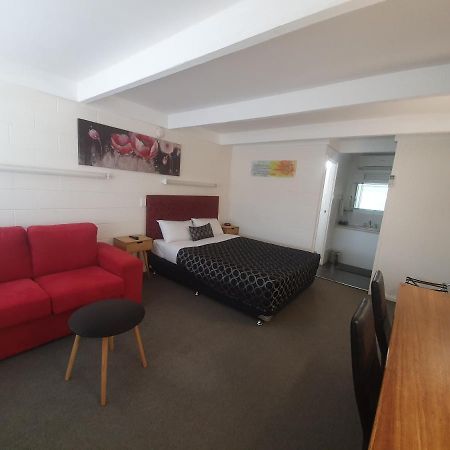 Charles Sturt Motor Inn West Wyalong Kültér fotó