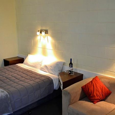 Charles Sturt Motor Inn West Wyalong Kültér fotó