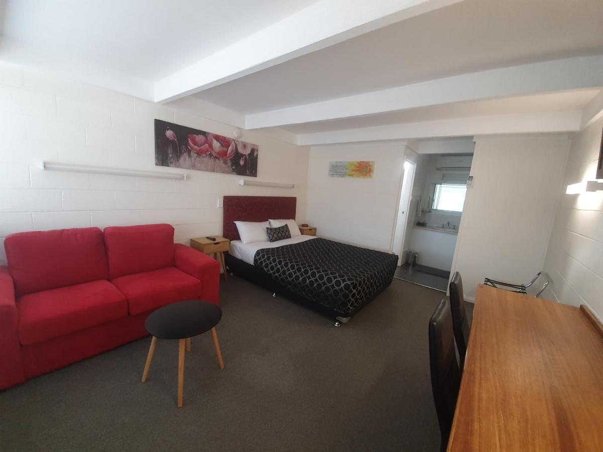 Charles Sturt Motor Inn West Wyalong Kültér fotó