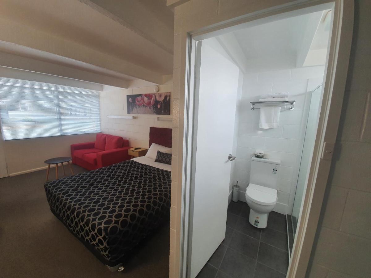 Charles Sturt Motor Inn West Wyalong Kültér fotó