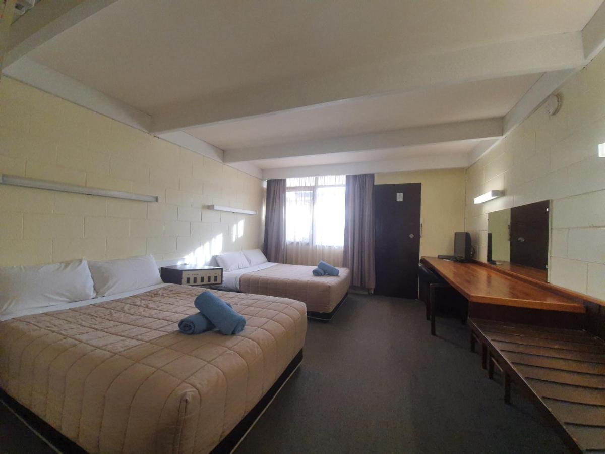 Charles Sturt Motor Inn West Wyalong Kültér fotó