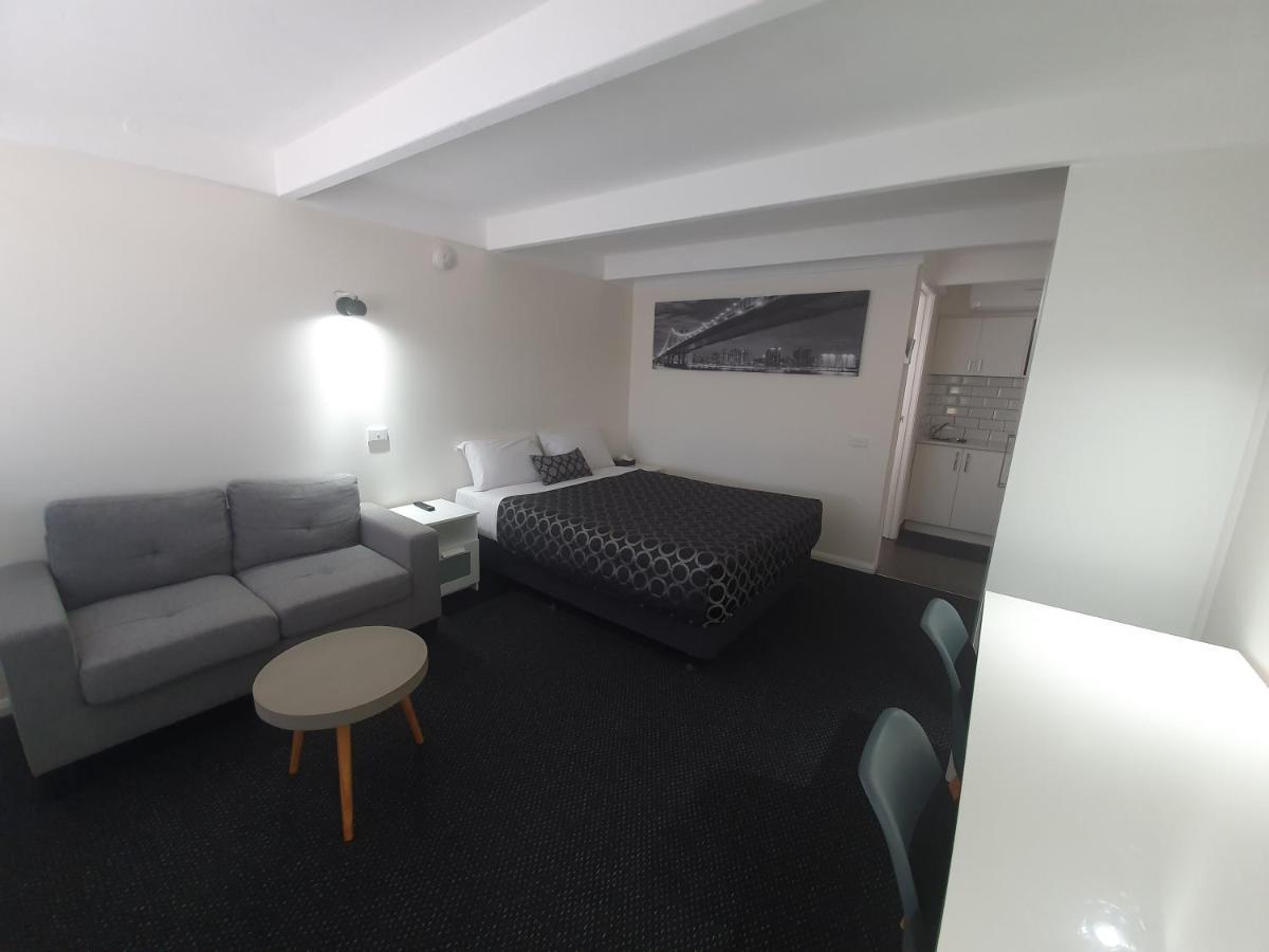 Charles Sturt Motor Inn West Wyalong Kültér fotó