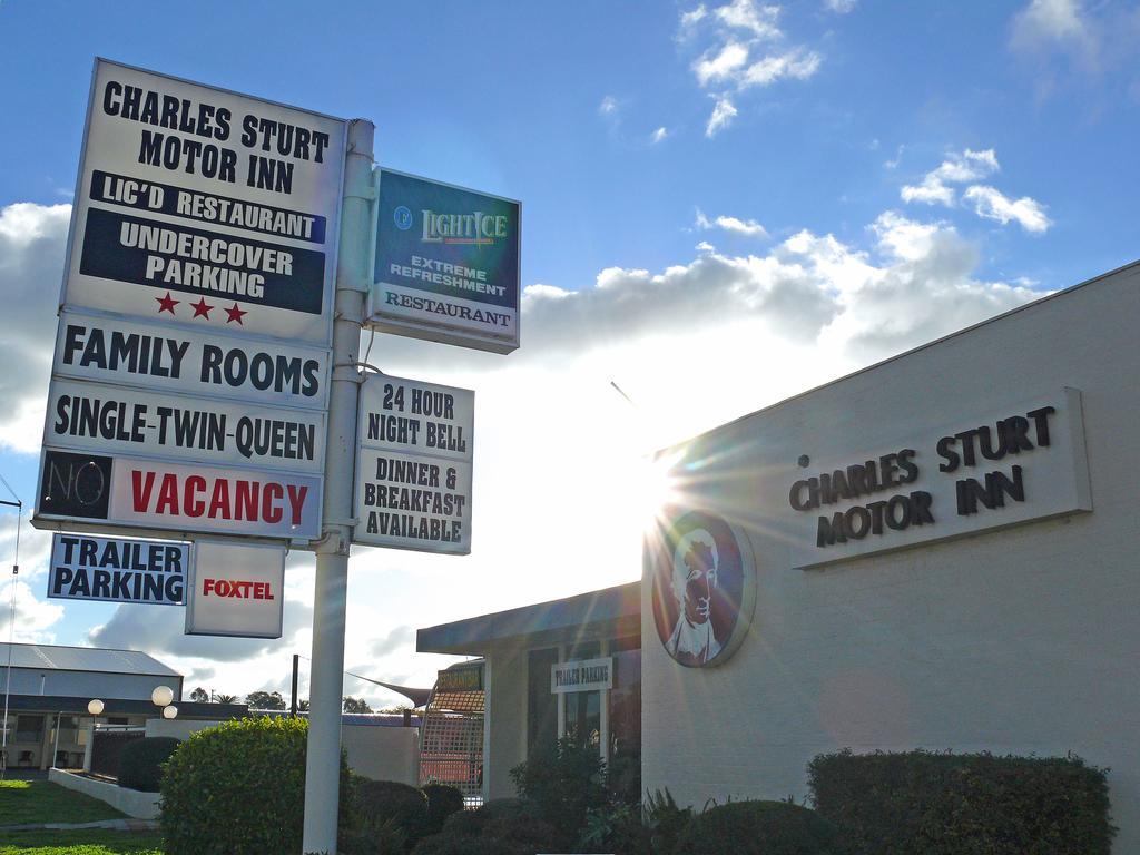 Charles Sturt Motor Inn West Wyalong Kültér fotó